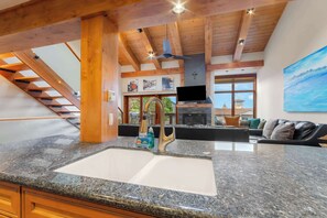 Interior - Aspen Edge, Lakefront and Loft (South Lake Tahoe)