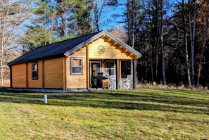 Exterior - Cozy 2 Bedroom Cabin in Serene Bellaire/Alden with LakeViews-Bumbleebee Bungalow (Bellaire)