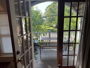 Interior - Edgartown Trumpet Vine: Walk to Everything (Edgartown)