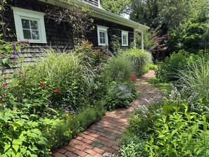 Exterior detail - Edgartown Trumpet Vine: Walk to Everything (Edgartown)