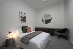 Desk, iron/ironing board, free WiFi, bed sheets - Wow! Luxury inner-city two bedroom apartment (Dunedin)