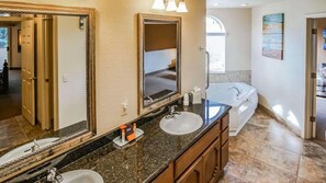 Shower, jetted bath, hair dryer, towels - Relax in Red Rock Country – 1BR Villa at Sedona Springs (Sedona)