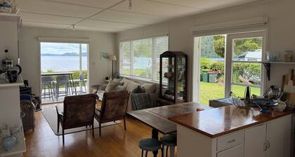 Lake Rotoiti Lakefront Bach with Stunning Sunsets