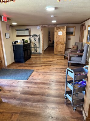 Interior - General Kearny Inn (Kearny)