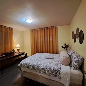 Iron/ironing board, bed sheets - Entire 2 BDRM, centrally located place (Calgary)