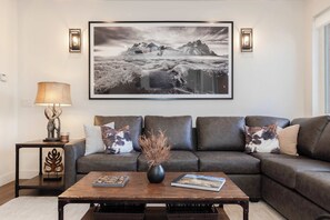 Smart TV, fireplace, stereo, offices - Mtn Views | Hot Tub | Group Lounge (Winter Park)