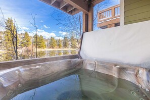 Outdoor spa tub - Mtn Views | Hot Tub | Group Lounge (Winter Park)