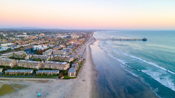 بالقرب من الشاطئ