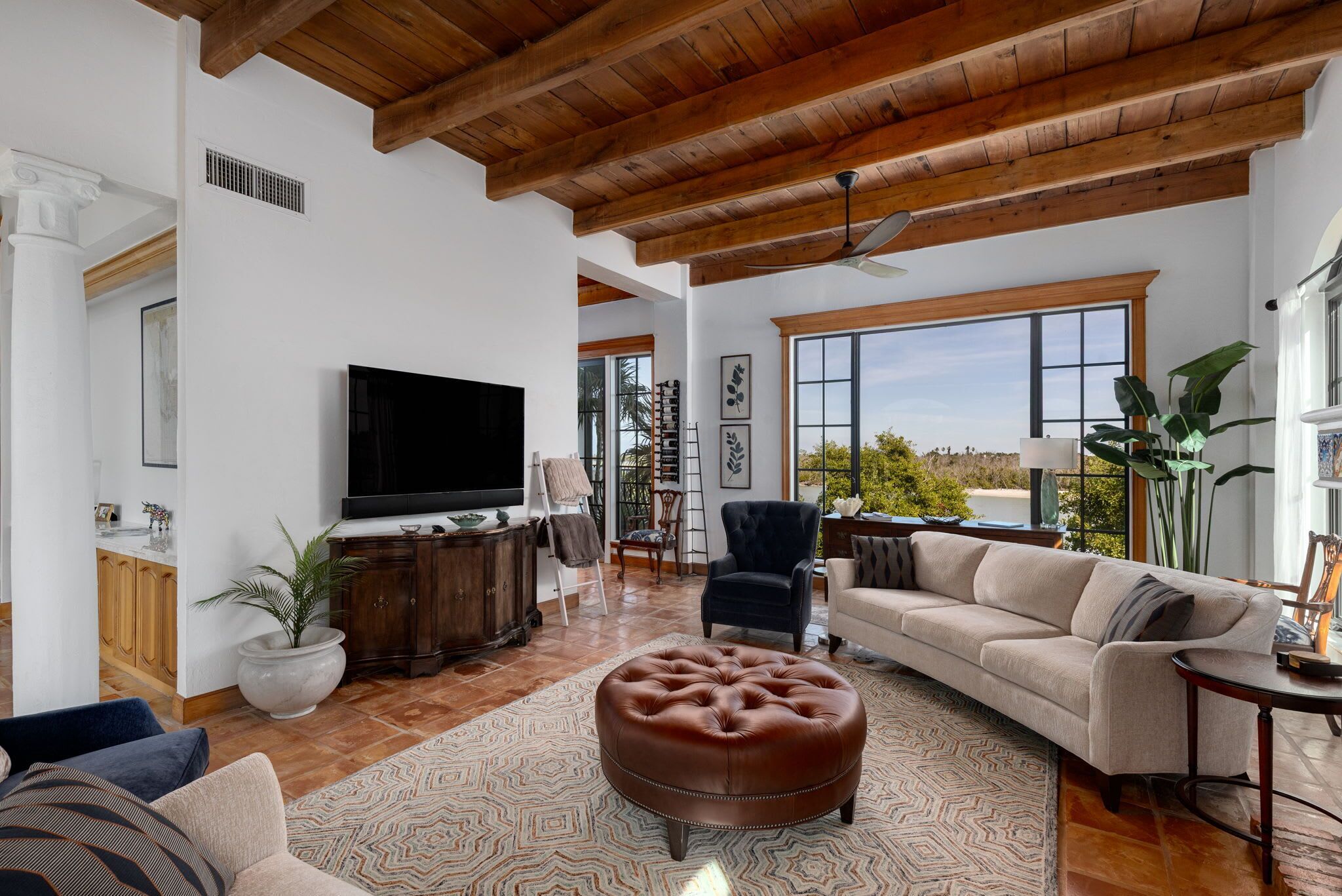 Fernseher, Kamin, Stereoanlage, Arbeitsbereiche