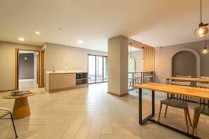 Dining - Premium Suite, High Floor, La Carolina (Quito)