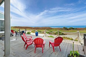 Terrace/patio - Oceanfront Home-Beach access, Guest House, Hot Tub (Fort Bragg)