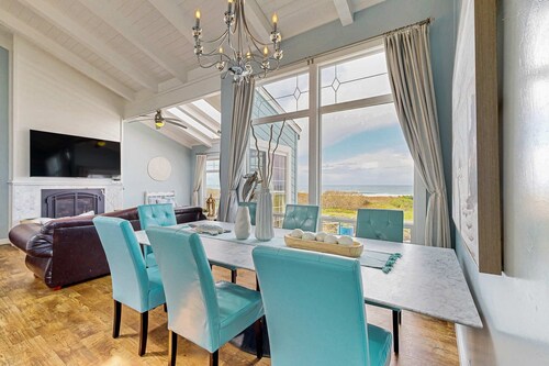 Oceanfront Home-Beach access, Guest House, Hot Tub