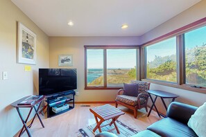 Televisión y oficina 