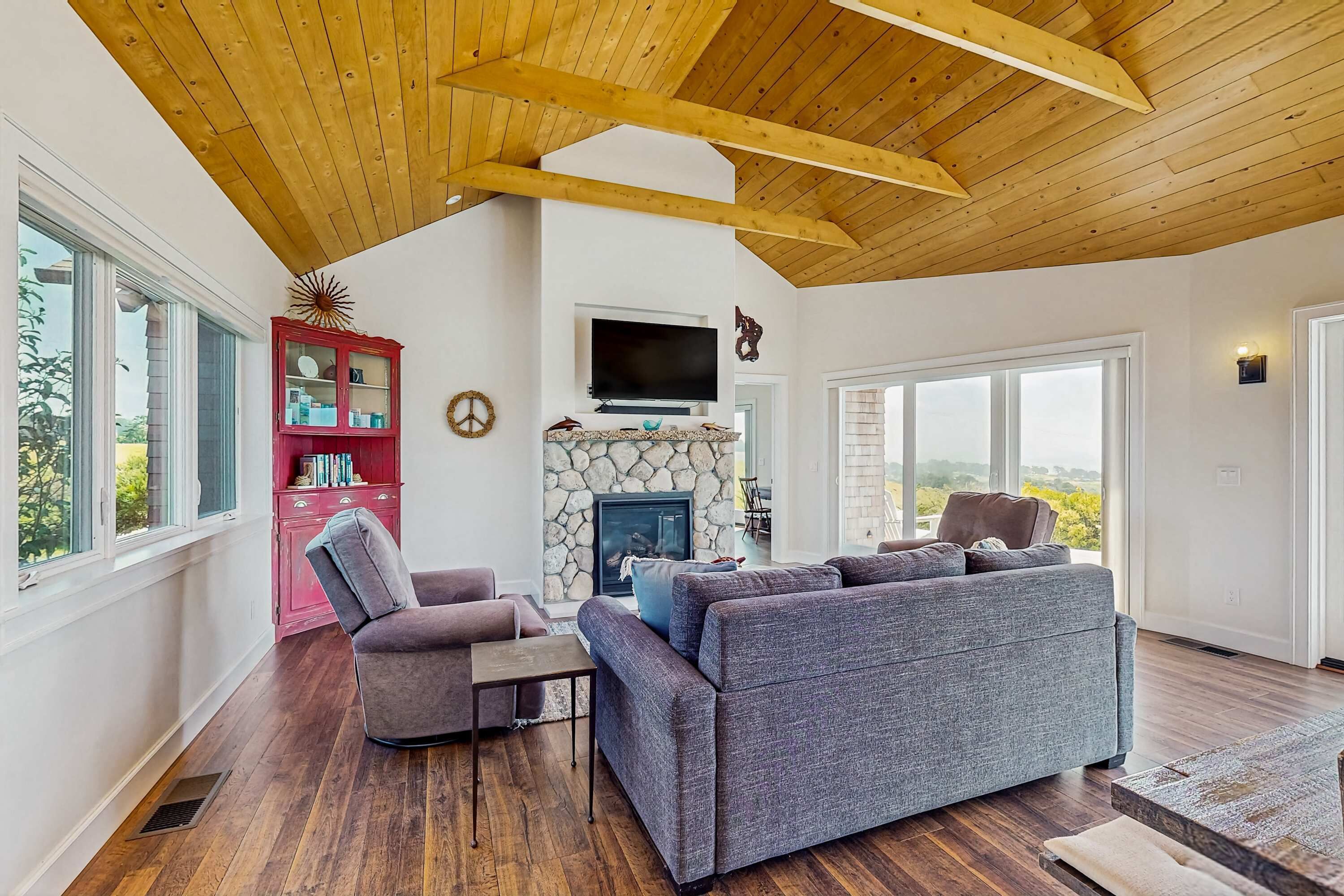 Télévision, cheminée