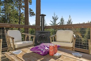 Outdoor dining - Albion Getaway - Ridge Views, Hiking & Game Lounge (Albion)