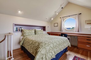Iron/ironing board, WiFi, bed sheets - Pet-Friendly Mendocino Cottage with Ocean Views (Mendocino)