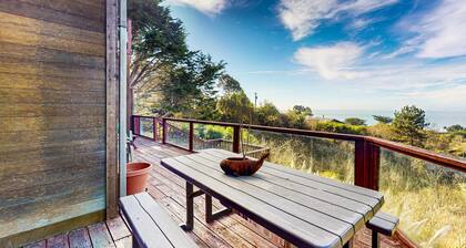 Ocean view home with Fireplace, Hot Tub, Deck