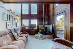 Fernseher, Kamin, DVD-Player