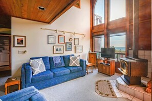 TV, fireplace, DVD player