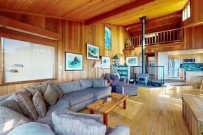 電 視、壁爐、DVD 播放機