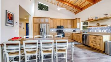 KylskÄp, mikrovÄgsugn, ugn och spishÀll