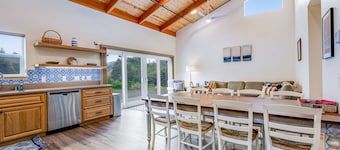 New Home- Minutes from Beach, Foosball, & Yard