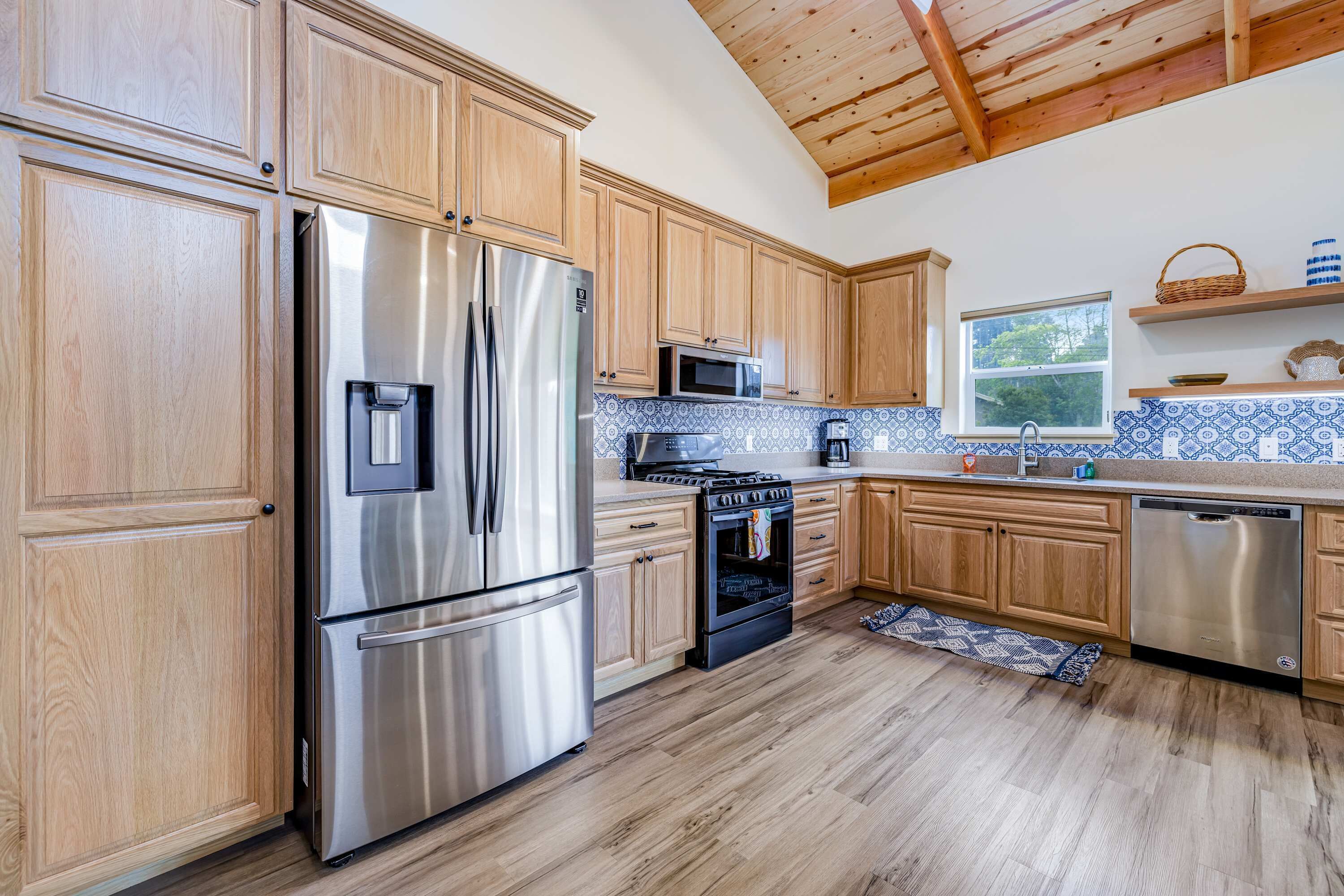 ثلاجة، ميكروويف، فرن، موقد طهي مسطح