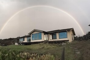 Exterior - Tideaway Private Hot Tub and Expansive Ocean View (Fort Bragg)