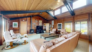 TV, fireplace, offices - Tideaway Private Hot Tub and Expansive Ocean View (Fort Bragg)