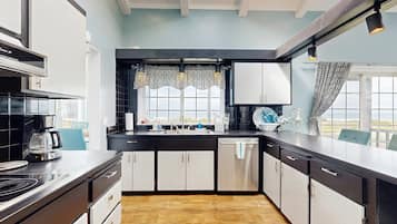 KylskÄp, mikrovÄgsugn, ugn och spishÀll