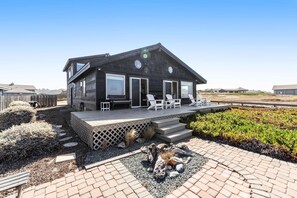 Terrace/patio - Oceanfront Sanctuary - Private Cove, Deck, Grill (Fort Bragg)