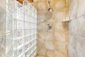 Shower, hair dryer, towels, shampoo - Oceanfront Sanctuary - Private Cove, Deck, Grill (Fort Bragg)