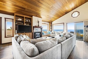 TV, fireplace, DVD player, offices - Oceanfront Sanctuary - Private Cove, Deck, Grill (Fort Bragg)