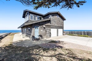 Exterior - Oceanfront Sanctuary - Private Cove, Deck, Grill (Fort Bragg)
