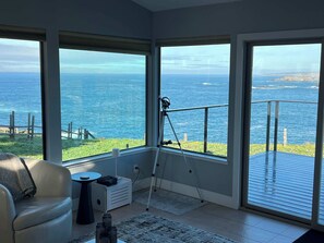 Interior - Ocean views with Abundant Wildlife and Hot Tub (Albion)