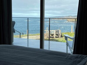2 bedrooms, iron/ironing board, WiFi, bed sheets - Ocean views with Abundant Wildlife and Hot Tub (Albion)
