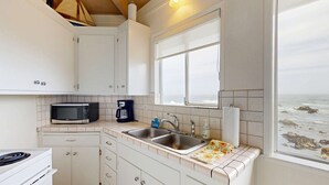 Cafetera/tetera, refrigerador, microondas, horno
