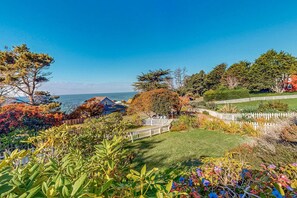Property grounds - Oceanview Home with Guest Cottage & Artist Studio (Mendocino)