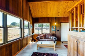 Interior - Stunning Mendocino Home & Cottage -Sauna, Sea View (Mendocino)