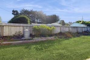 Property grounds - Coastal Cottage - Hot Tub, Yard, Pets Welcome (Fort Bragg)