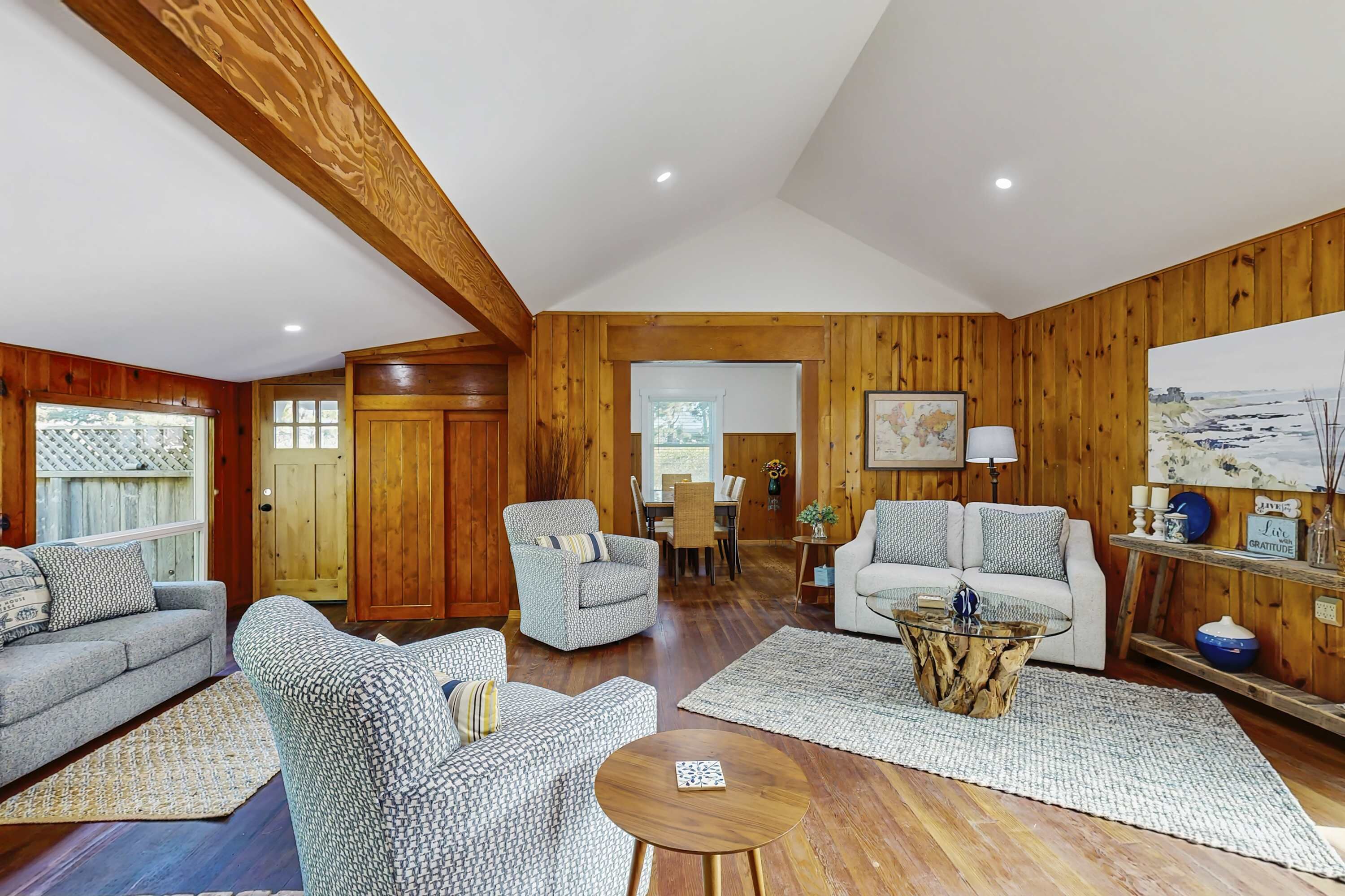 Coastal Cottage - Hot Tub, Yard, Pets Welcome - Fort Bragg, CA