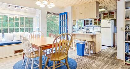 Fort Bragg Cottage - Walk to the Beach & Bluffs