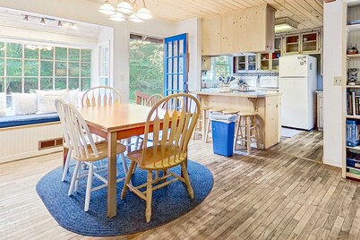 Fort Bragg Cottage - Walk to the Beach & Bluffs