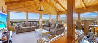 Large Oceanfront Home - Hot Tub, Pets OK, Deck