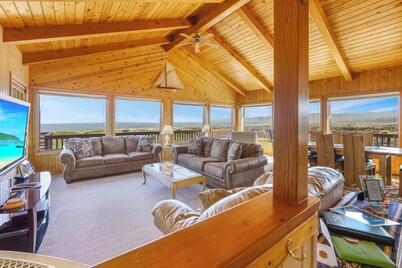 Large Oceanfront Home - Hot Tub, Pets OK, Deck