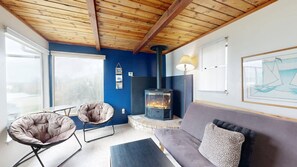 TV, fireplace, stereo, offices