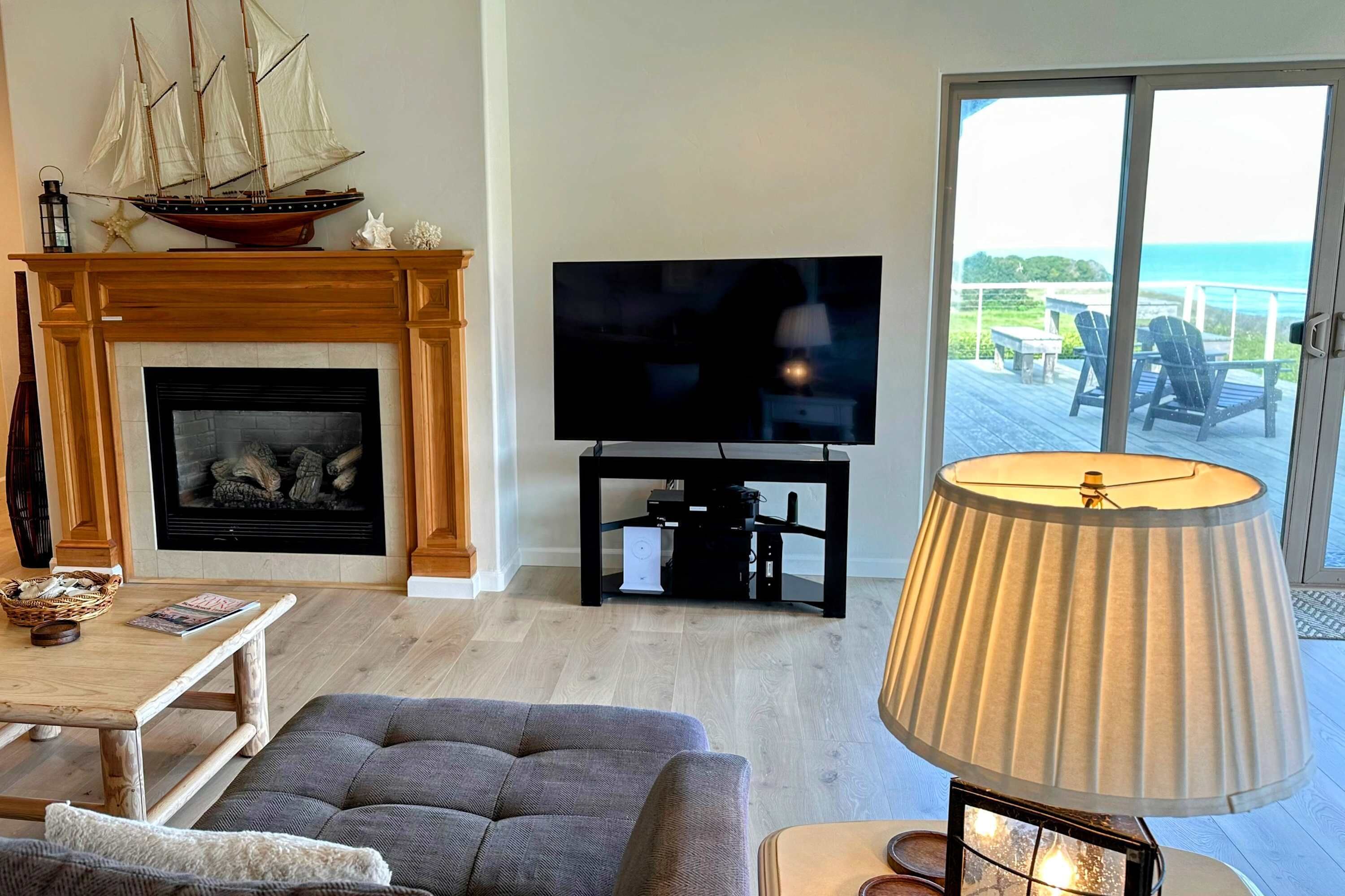 Oceanfront Haven - Hot Tub & Private Beach Access - Westport Beach, CA