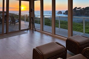 Interior - Oceanfront Haven: Hot Tub & Private Beach Access (Fort Bragg)