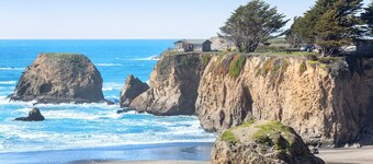 Oceanfront Haven - Hot Tub & Private Beach Access