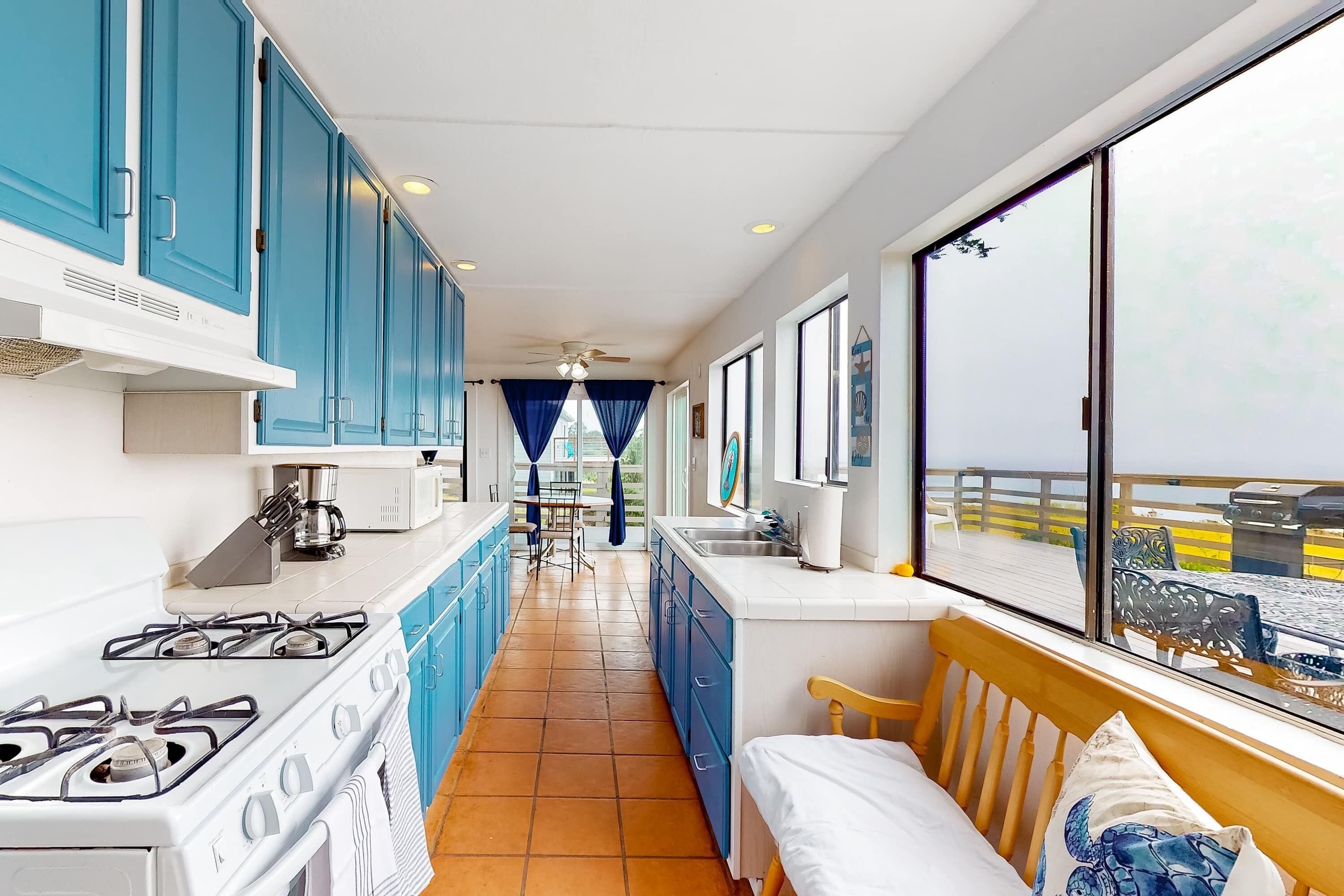 冰箱、微波炉、烤箱、炉灶